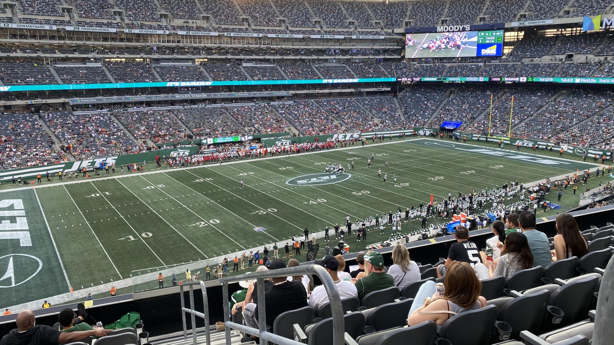 A photo of the field at MetLife Stadium